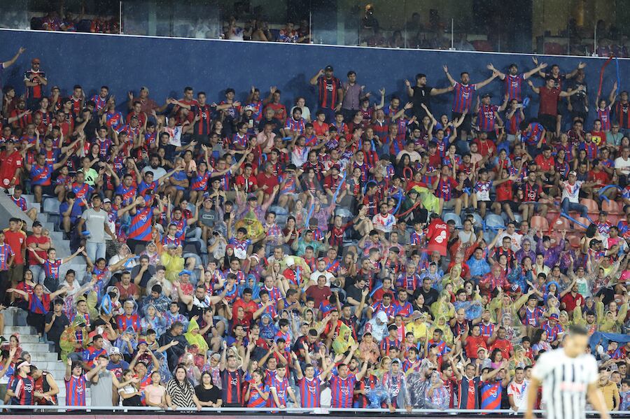 El público respondió en la Nueva Olla durante el primer partido copero frente a Alianza Lima.FOTO: EDUARDO VELÁZQUEZ