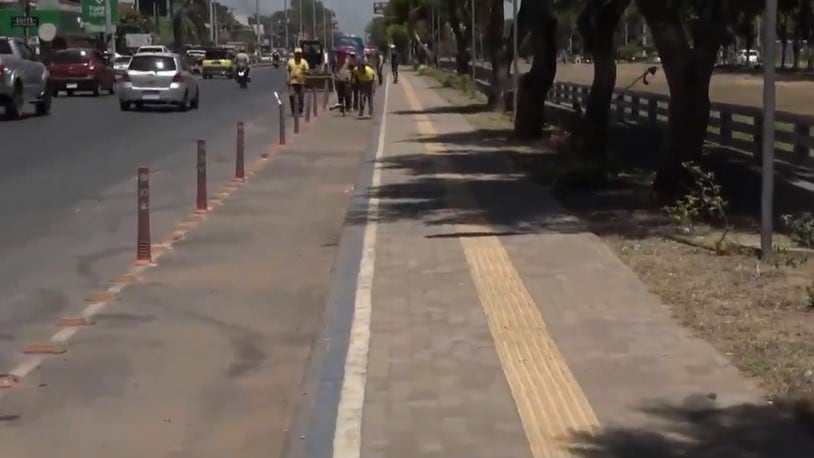 La vereda inclusiva tiene una extensión de 14 kilómetros, pero se proyecta ampliar hacia el Club Balderrama de Luque. Foto: Captura de pantalla