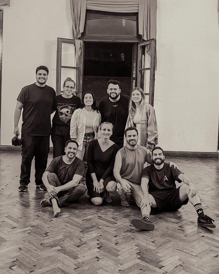 Ciudad Mansa, Mavi Zacarías y el elenco de “Sigilos”. Foto: Gentileza