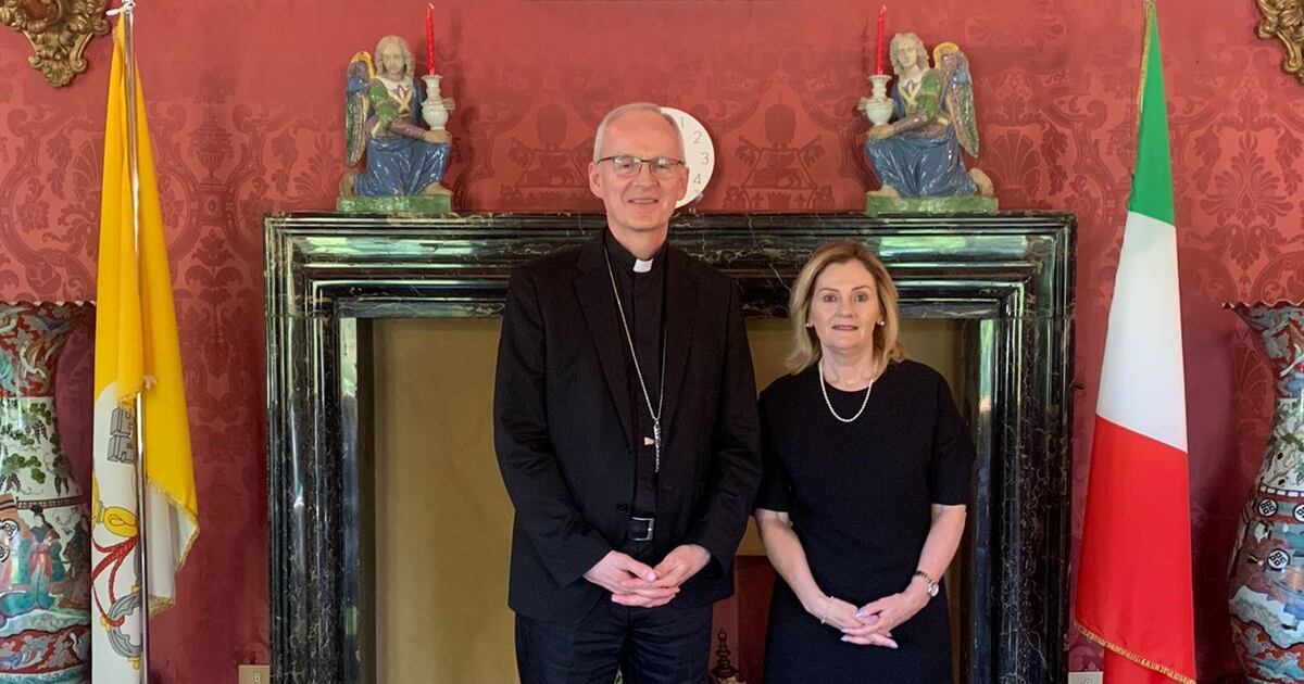 La Nación / Embajadora en Italia visita de cortesía al nuncio ...