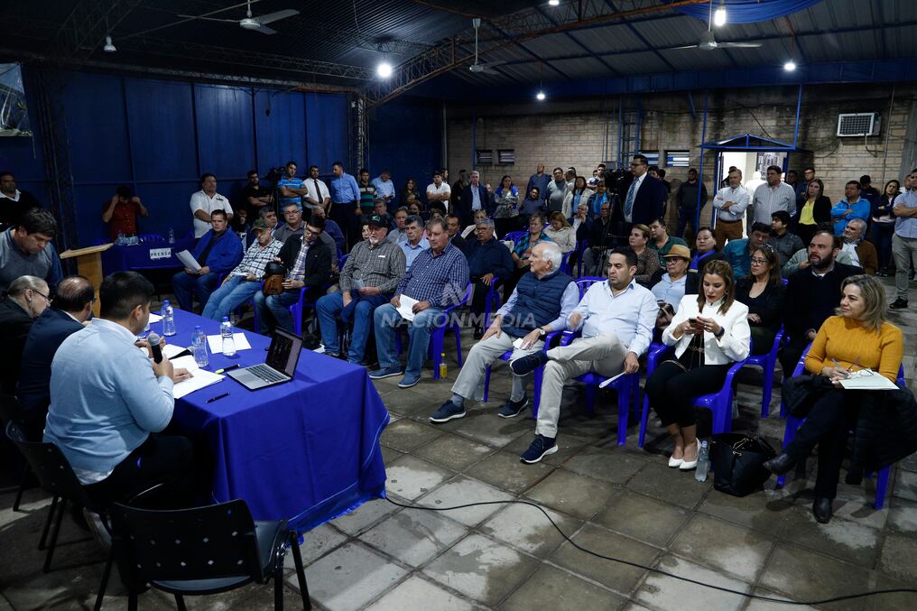 Más de 40 miembros del Directorio asistieron a la sesión extraordinaria del PLRA. Foto: Christian Meza