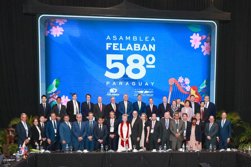 Reunión privada de los miembros de la Felaban con el presidente de la República, Santiago Peña, previo a la apertura. Foto: Matias Amarilla