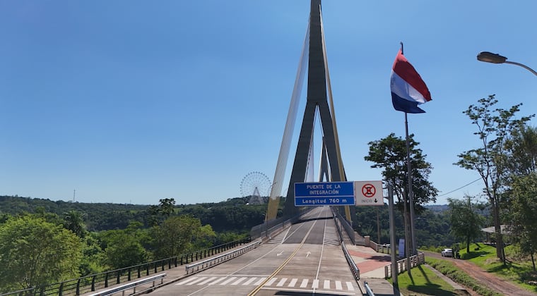 Desde el 29 de enero, buses de turismo podrán cruzar solo por el Puente de la Integración Desde el 29 de enero, buses de turismo podrán cruzar solo por el Puente de la Integración