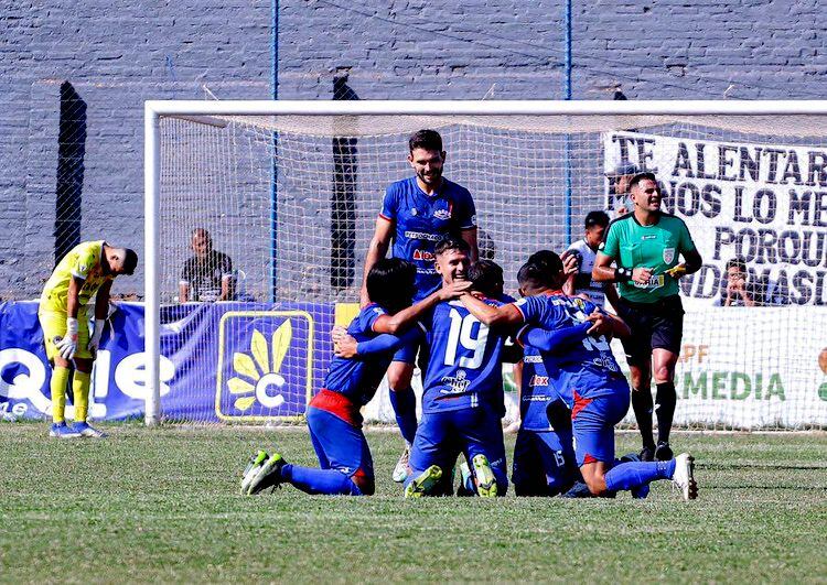 Jugadores de Independiente festejan uno de los cinco goles frente al 24 de Setiembre.FOTO:@INTERMEDIAAPF