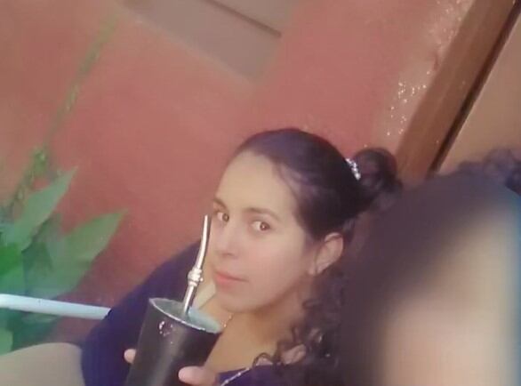 El hombre habría prendido fuego a la casa de la joven, cuyos restos fueron hallados totalmente calcinados. Foto: Captura de pantalla