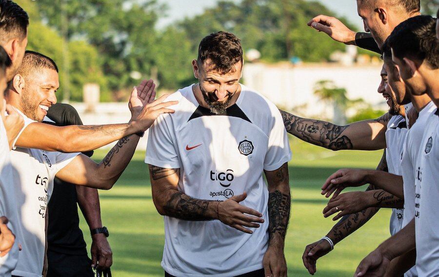 Lucas Pratto ya comenzó a entrenar con el plantel de Olimpia en la Villa.FOTO: CLUB OLIMPIA