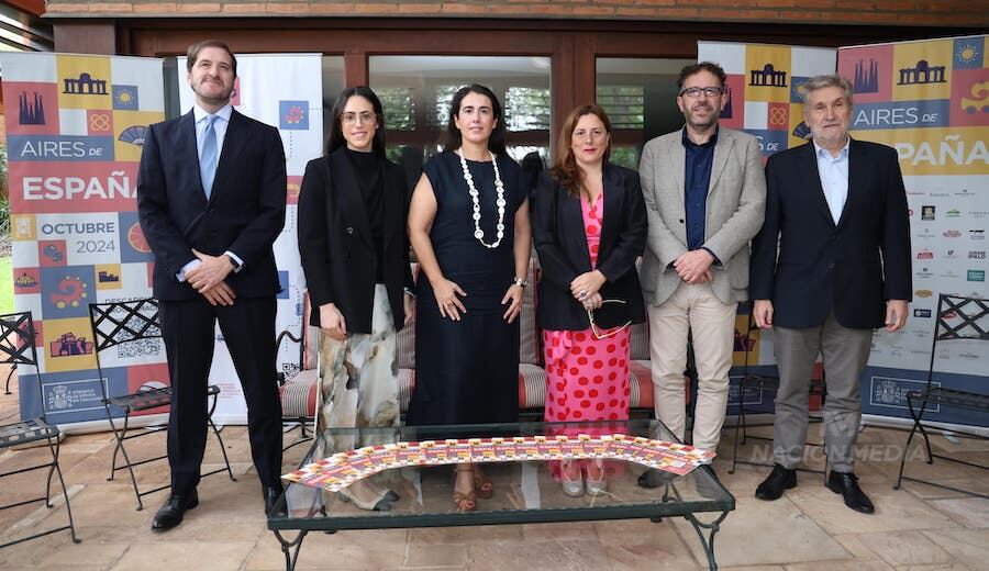 La embajadora de España, Carmen Castiella Ruiz de Velasco (centro), lanzó el programa “Aires de España 2024” acompañada por Rodrigo Campos, encargado de Negocios; la cónsul Natalia Salas; Laura Sosa, directora del Centro Cultural de España; Rafael Ruipérez, coordinador general de la Aecid, y Arcadio Martínez, agregado comercial de la Embajada de España en Paraguay