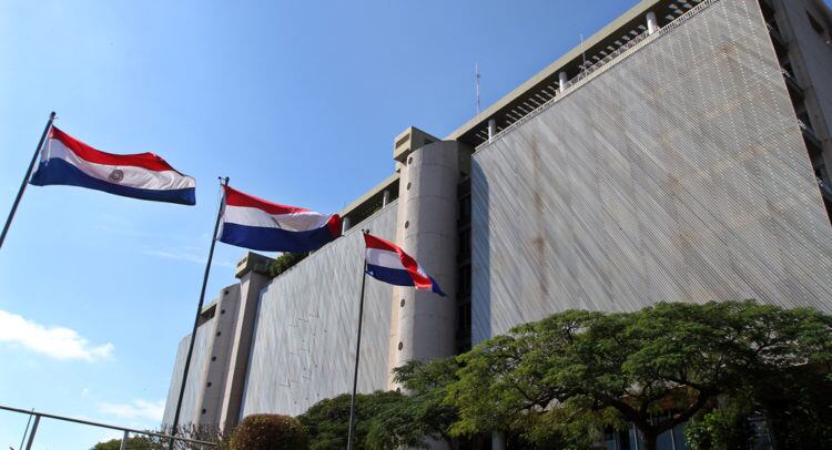 Una de las claves para que el guaraní se mantenga con el tiempo sin perder ceros, es porque el Banco Central del Paraguay (BCP) es independiente, y se enfoca solo en implementar acciones para ejecutar la política monetaria, señalan. Foto: Archivo