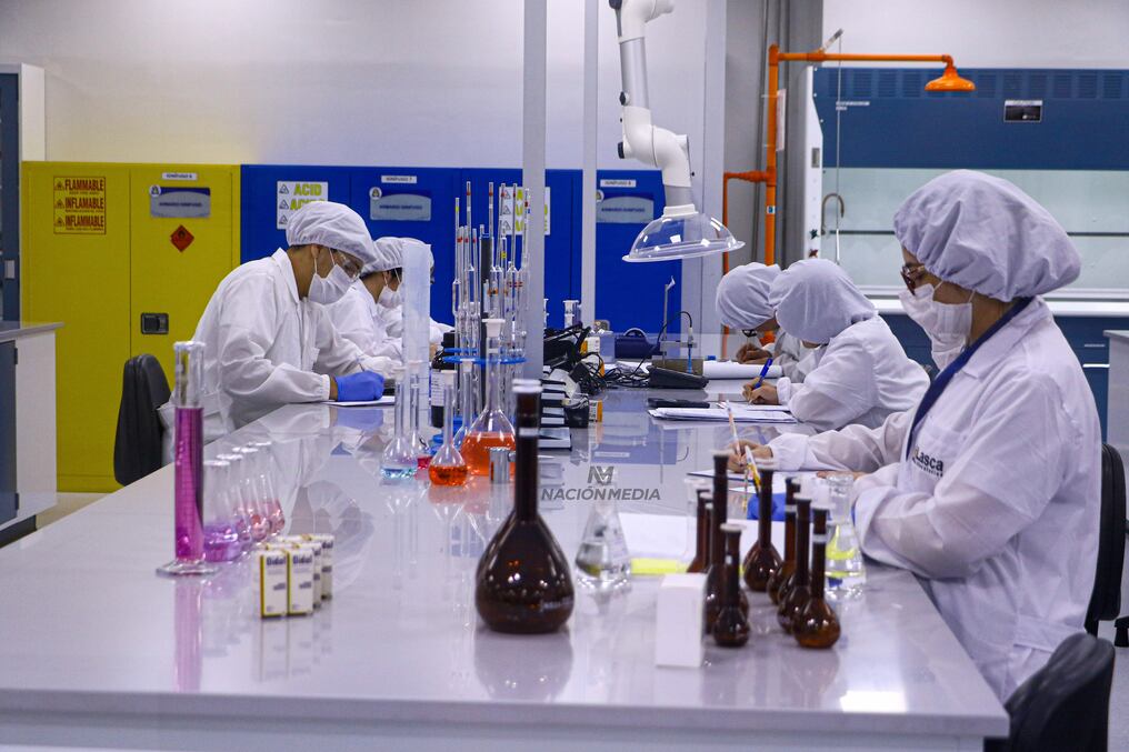 La apuesta estratégica en la industria farmacéutica del grupo empresarial Lasca eleva los niveles de estándares de calidad con su nuevo Centro de Investigación de Desarrollo y Control de Calidad. Foto: Eduardo Velázquez