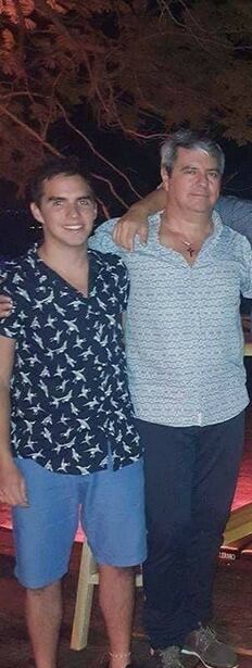El seleccionado Fabricio Coronel García y su padre, Francisco Coronel Castillo, defensor general de Itaipú. Foto: Gentileza.