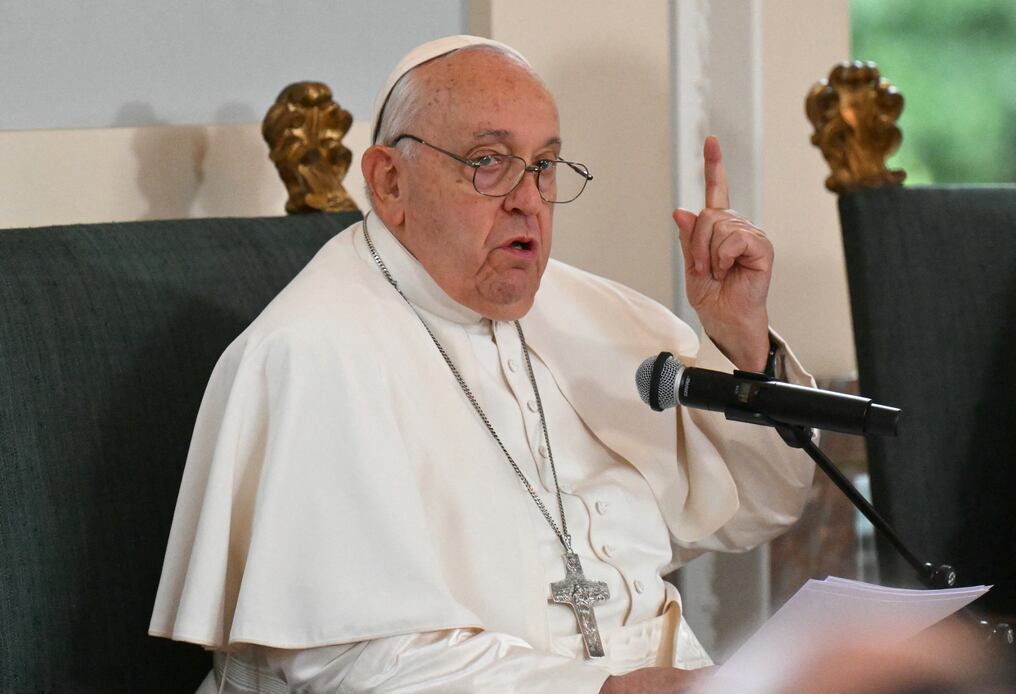 El papa ha pedido que se establezcan redes “de personas y buenas prácticas” para para poder “compartir conocimientos, apoyarse mutuamente y garantizar que los programas de protección sean eficaces y sostenibles”. Foto: AFP