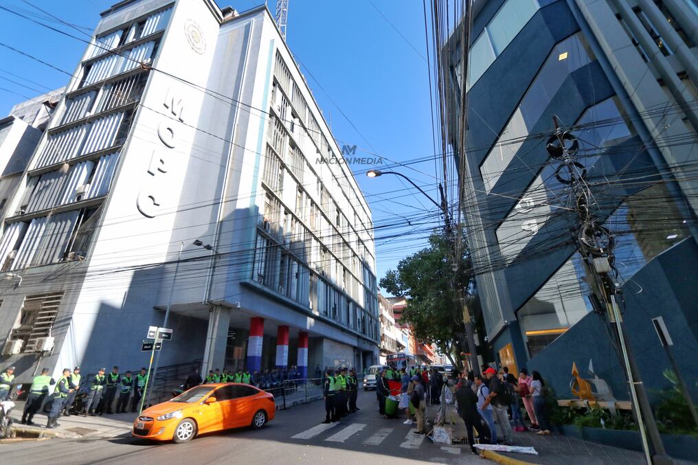 El Ministerio de Obras Públicas sigue realizando un control y verificación de las obras que quedaron pendientes de pago en el gobierno de Mario Abdo Benítez. Foto: Archivo