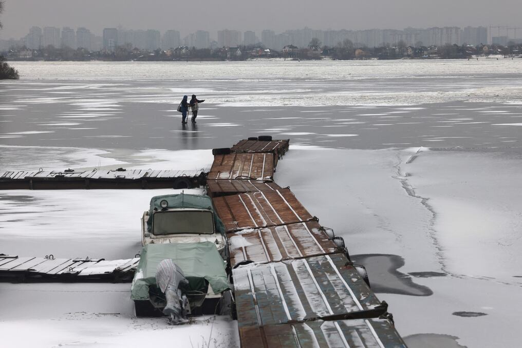 Las duras condiciones del invierno, que puede llegar a -20°C, preocupa seriamente a los ucranianos que perdieron dos tercios de su capacidad de producción eléctrica. Foto: AFP