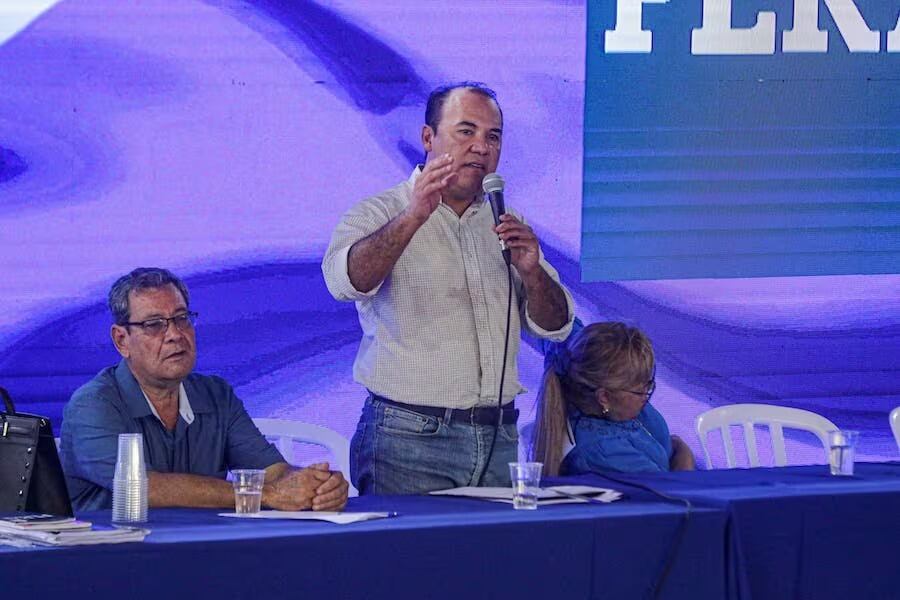 Hugo Fleitas, presidente del PLRA, habla de llevar una candidatura única de la oposición en Asunción para los comicios municipales del 2026. Foto: Archivo