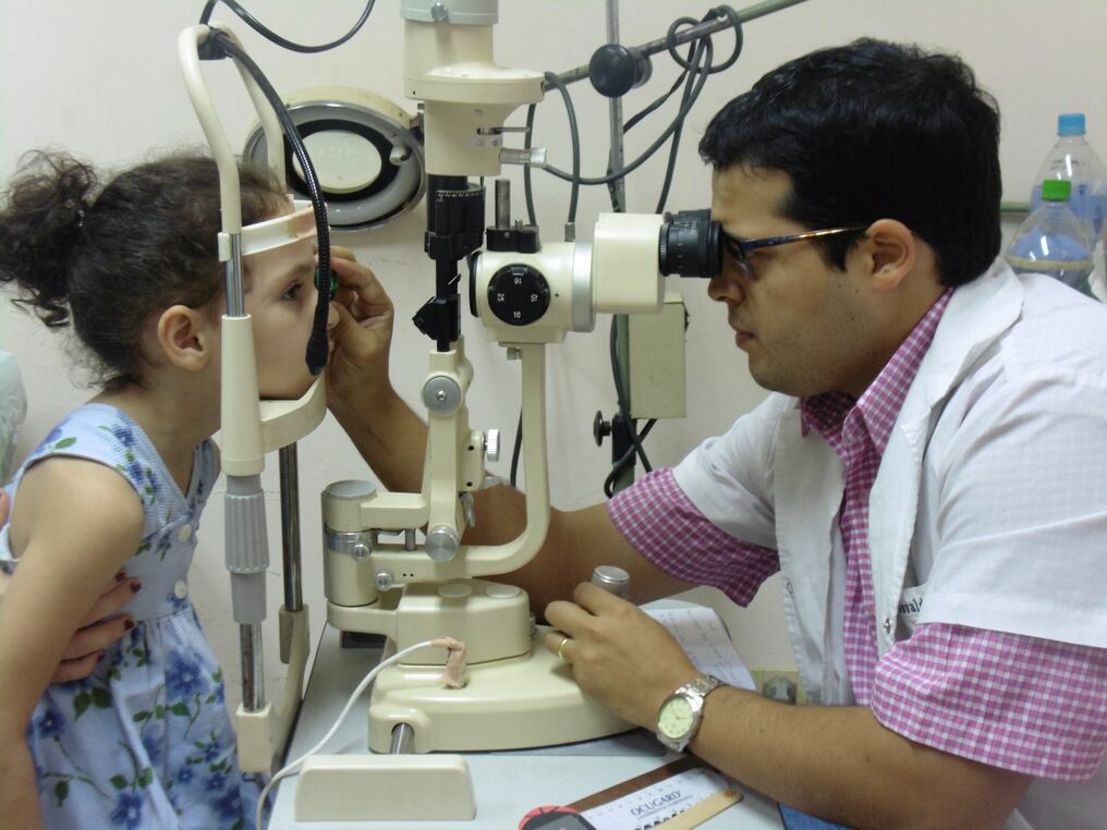 Jornada de salud visual se está realizando en Ciudad del Este, con atención gratuita para niños, a cargo de la Fundación Retina y Rotaract Club de Ciudad del Este. Los pacientes inscriptos son 96. Foto: Ilustrativa