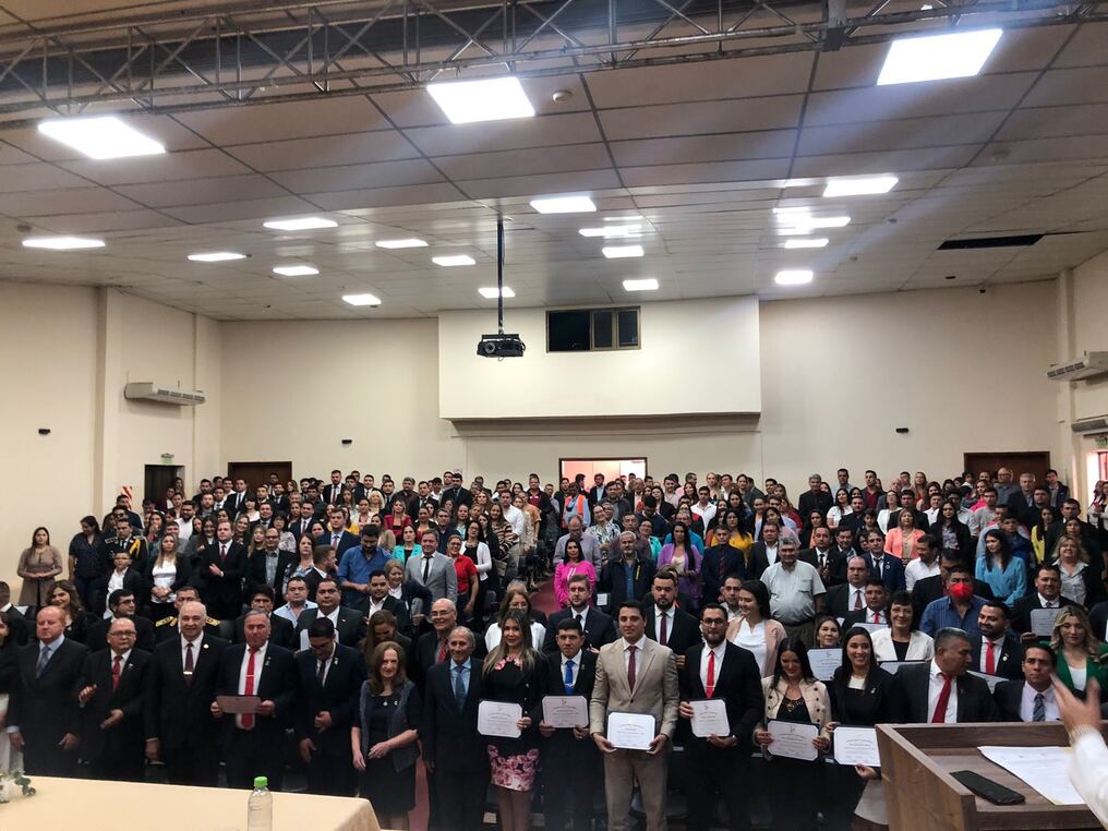 El acto fue celebrado este viernes en el Auditorio Mariscal Francisco Solano López de la Gobernación. Los nuevos ediles asumirán el 15 de agosto para el mandato 2023-2028. Foto: Gentileza