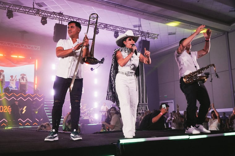 Mily Brítez y su banda, en vivo. Foto: Gentileza