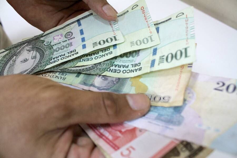 Según la información proveída por el gerente, el faltante de dinero consiste en 7.000.000 de guaraníes, 6.841 dólares americanos y 24.101 reales. Foto: Ilustrativa