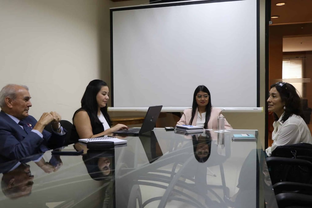 La UIP mantuvo un encuentro con la empresa ecuatoriana Hospiplan, con la idea de vincular al sector industrial paraguayo con empresas de alto nivel técnico. Foto: Gentileza