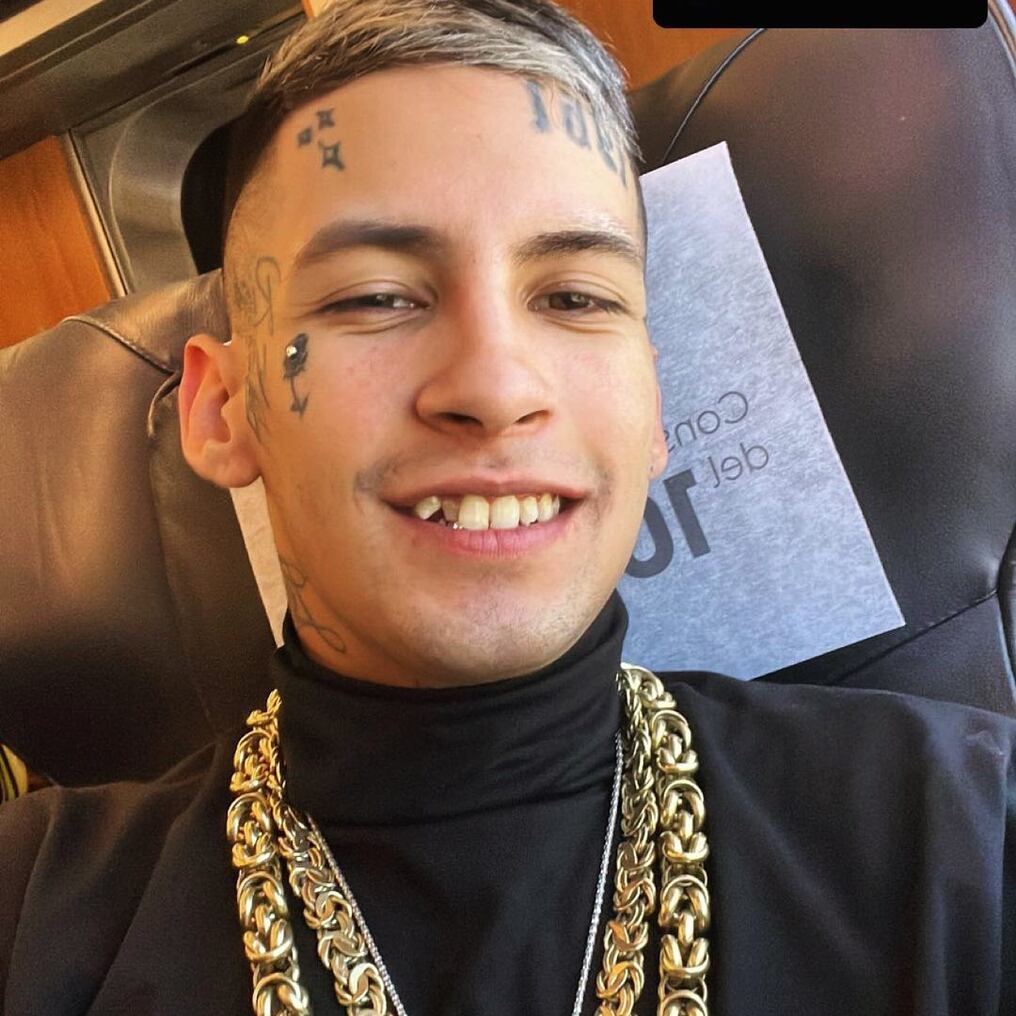El cantante argentino sigue imputado por amenazar con armas y privación ilegal de la libertad de jóvenes en junio pasado. Foto: @lgante_keloke