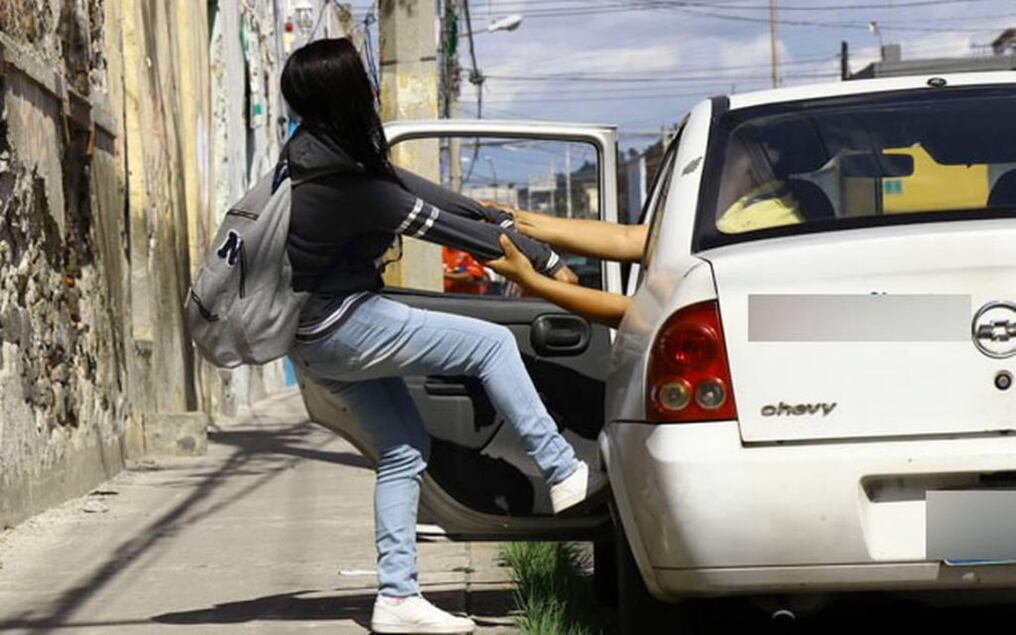 Dos hombres desconocidos, a bordo de un vehículo pretendieron alzar a la fuerza a una joven estudiante que se dirigía a la escuela Juan E. O’Leary. Foto: Ilustrativa