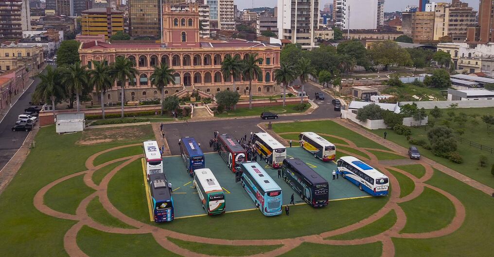 Mediante acuerdo público - privado, Gobierno renueva flota de transporte de mediana y larga distancia con la adquisición de 46 buses de alta gama. Foto: Gentileza.