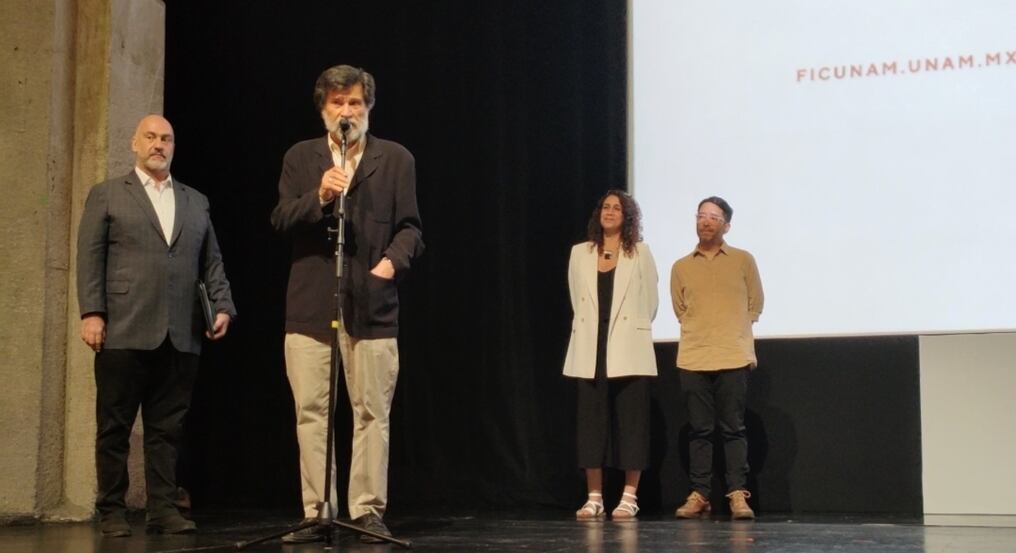 El consagrado cineasta español, de 83 años, autor de “El espíritu de la colmena”, fue premiado en el marco del Ficunam. Foto: David Sánchez