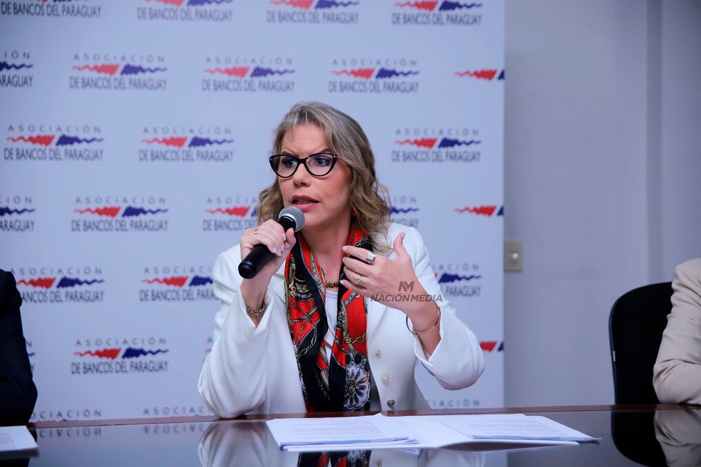 La presidenta de Asoban, Liz Cramer, explicó que la Convención Bancaria Paraguay 2025 busca acercar referentes para exponer las últimas tendencias del sector financiero y bancario. Foto: Mariana Díaz