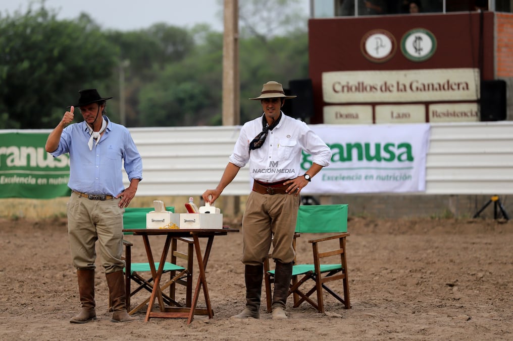 Ney Faria Correa, de Brasil, y el uruguayo Mauro Villamor calificaron las pruebas de doma y encontraron muy buenas técnicas, indicaron. Foto: Carlos Juri