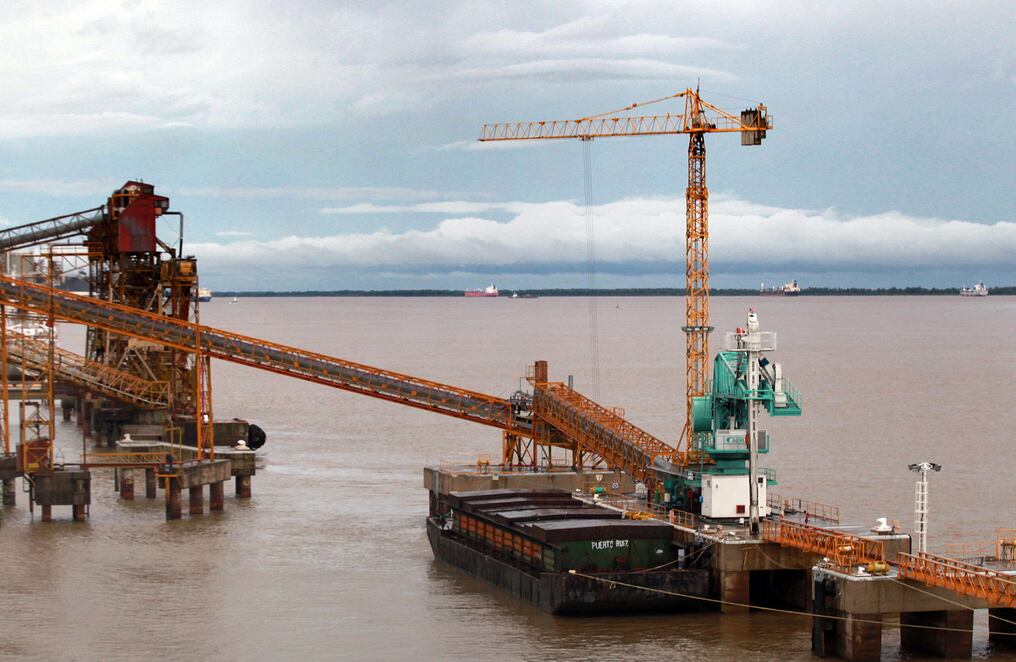 Un empresario boliviano, entre los mayores exportadores, declaró que Argentina encareció la hidrovía y la está convirtiendo en algo inviable. Foto: AFP