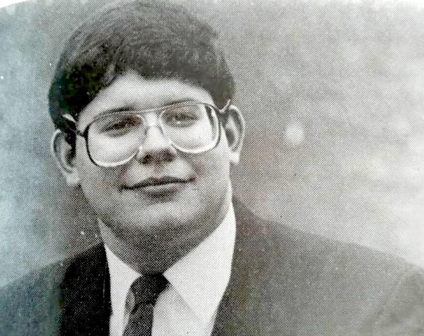 Miguel Ángel Velázquez Blanco (Dr. Mime). Anuario del Colegio Cristo Rey. Asunción, 1988