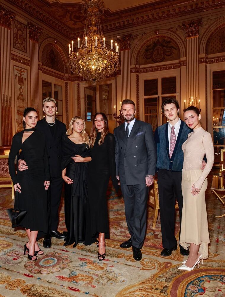 Victoria Beckham junto a su familia. Falta su hijo mayor, Brooklyn. Foto: Instagram - @victoriabeckham