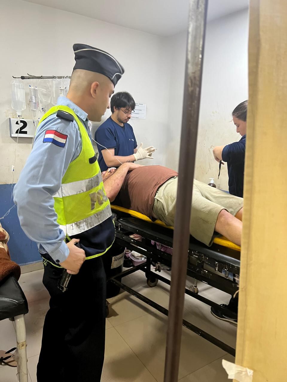 Un hombre está en Urgencias del Hospital Regional de CDE. Detectaron gran cantidad de cápsulas en su estómago. Foto: Gentileza