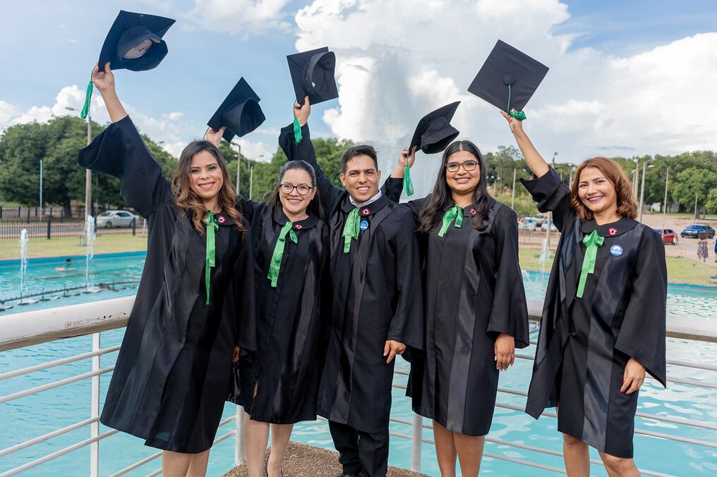 Los nuevos profesionales son de diversas carreras como enfermería, nutrición, fisioterapia, kinesiología, psicopedagogía, psicología, derecho, notariado, entre otras carreras. Foto: Gentileza