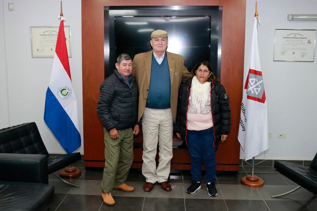 “Esperamos respuestas, es lo único que esperamos, sea cual sea la situación”, dijo Obdulia Florenciano, madre del suboficial secuestrado Edelio Morínigo, tras su reunión con el Fiscal General Emiliano Rolón. Foto: Gentileza