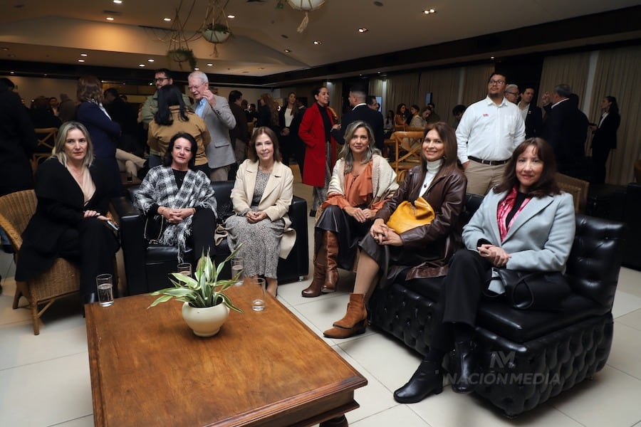 Marina Doll de Costa, Patricia Quevedo de Prieto, Jocelyn da Costa de Galli, Clara Goñi Villasanti, entre otras asistentes al evento