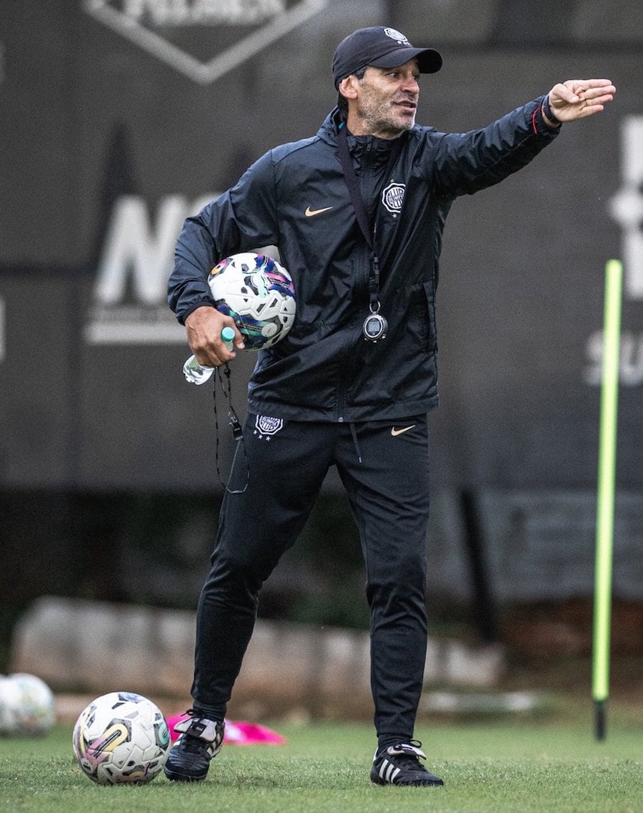 La dirigencia del Olimpia ha cumplido con los pedidos del entrenador Fabián Bustos.FOTO: @ELCLUBOLIMPIA