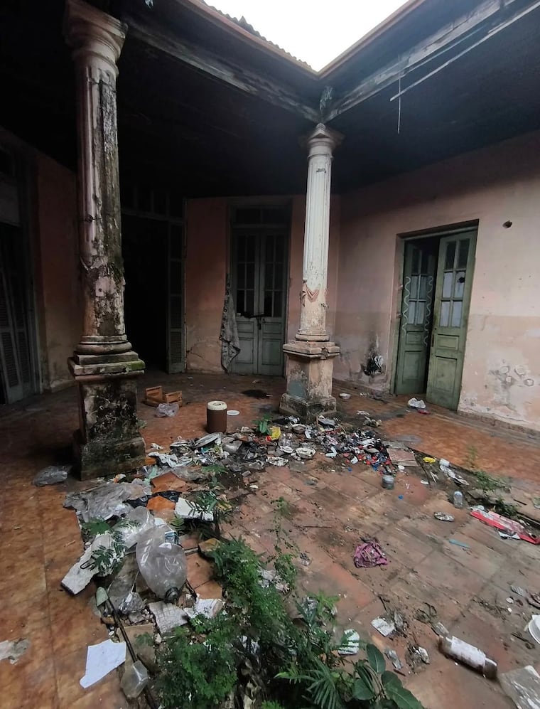 La antigua casona de Serafina Dávalos, en estado deplorable. Foto: Instagram - @cdecomunica