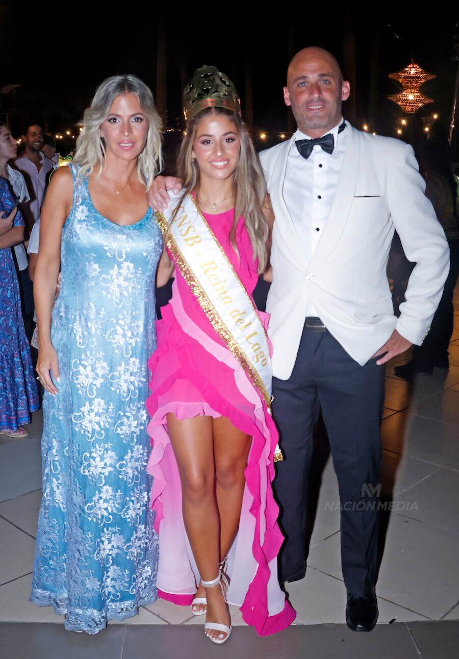Aitana con sus padres, Mariana Quesada y Manuel Guanes Nicoli