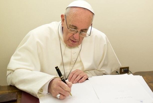 El sacerdote argentino Jorge Mario Bergoglio, de 88 años, venía siendo aquejado por una bronquitis persistente. Foto: Archivo/@vaticannews_es