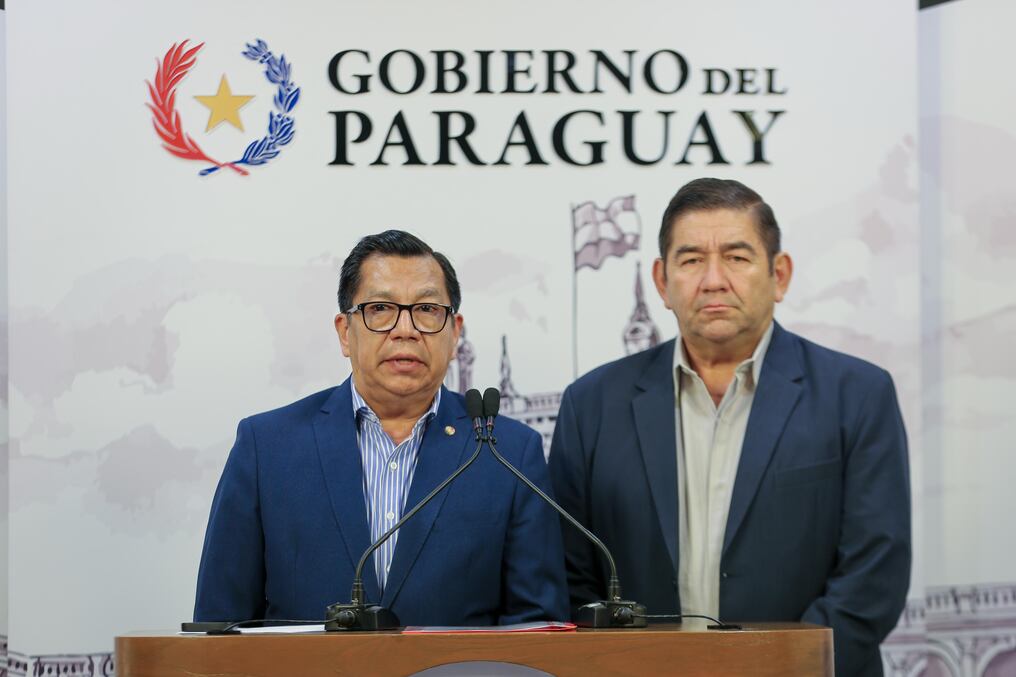 El anuncio lo dieron a conocer el ministro de Desarrollo Social, Tadeo Rojas, y el presidente del Indi, Gral. Juan Ramón Benegas. Foto: Gentileza