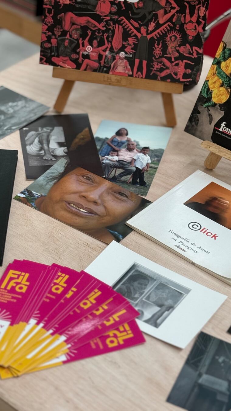 Obras de autores y autoras nacionales, y de integrantes de El Ojo Salvaje Stgo Foto 2026. Foto; Gentileza