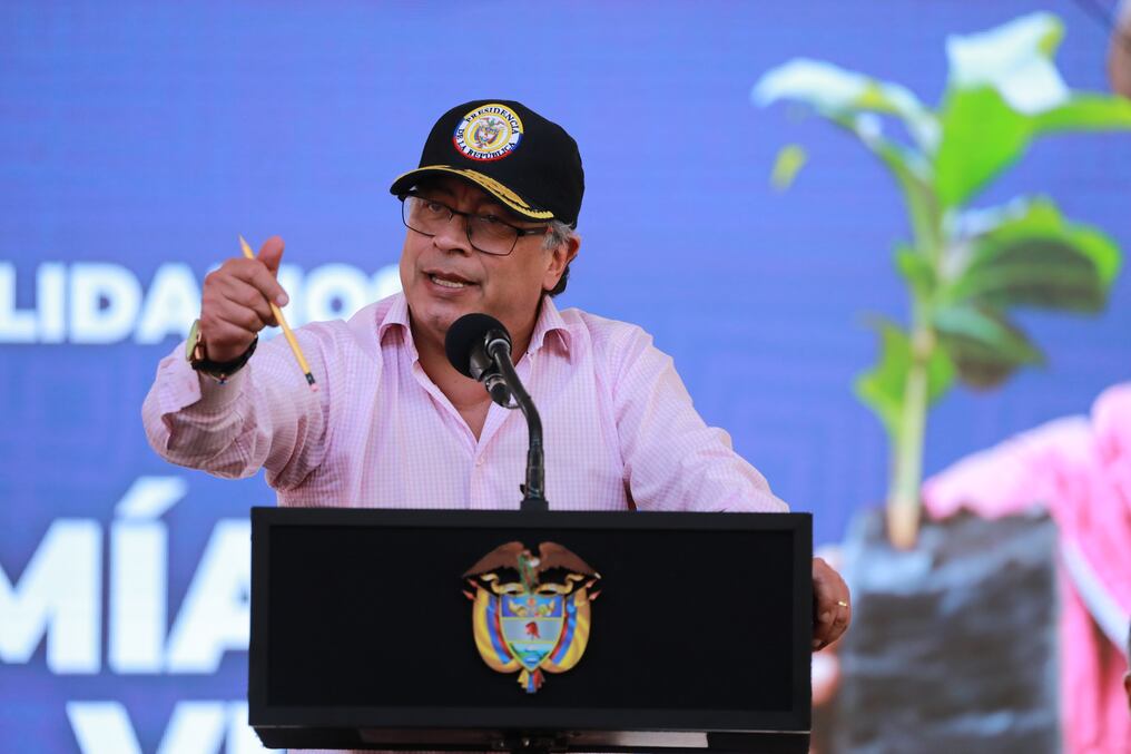 El mandatario colombiano manifestó en redes sociales su reclamo a su par argentino por eliminar la enseñanza sin costo a extranjeros. Foto: @gustavopetrourrego