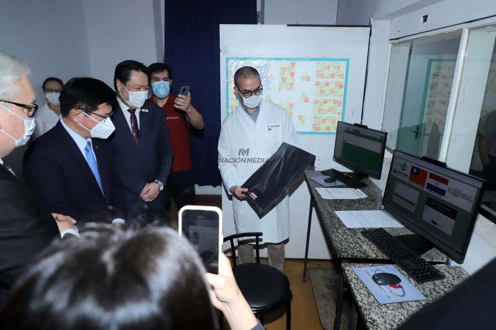 El canciller de Taiwán encabezó una visita al Ineram con el objetivo de conocer de primera mano el impacto del Sistema Informático en Salud (HIS). Foto: Mariana Díaz