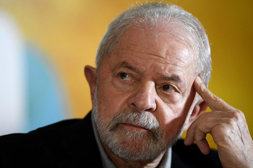 El presidente Luiz Inácio Lula da Silva había sufrido una caída en octubre en el baño de su residencia, que lo obligó a tomarse unos días para controles. Foto: AFP