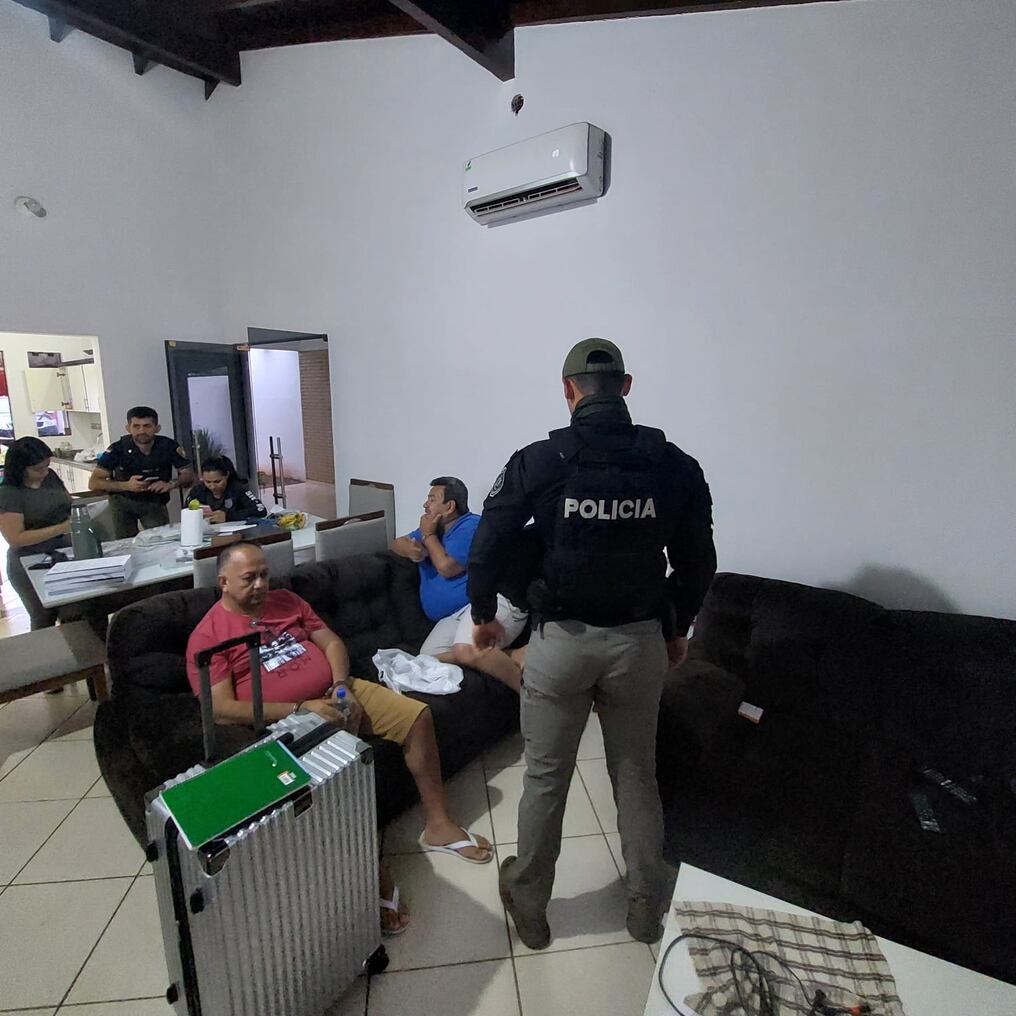 El exintendente de Belén Víctor Sanabria Oporto fue detenido este martes tras un allanamiento en Ciudad del Este. El mismo contaba con una orden de captura desde el 28 de noviembre del 2022. Foto: Gentileza