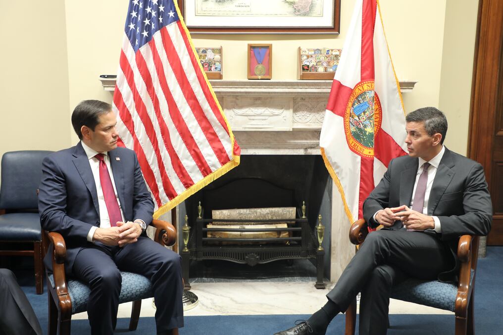 El mandatario Santiago Peña tuvo su cuarto encuentro con el senador estadounidense Marco Rubio. Foto: @SantiPenap