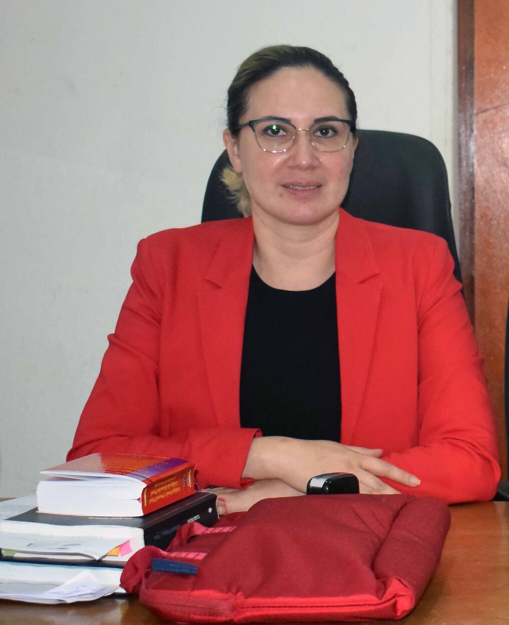 La jueza Penal de Garantías No. 5, de Alto Paraná, Cinthia Garcete, fue denunciada ante la Superintendencia de la CSJ y ante el JEM, por haber otorgado arresto domiciliario a 11 policías imputados por homicidio doloso, en un caso de "gatillo fácil". FOTO: Gentileza.