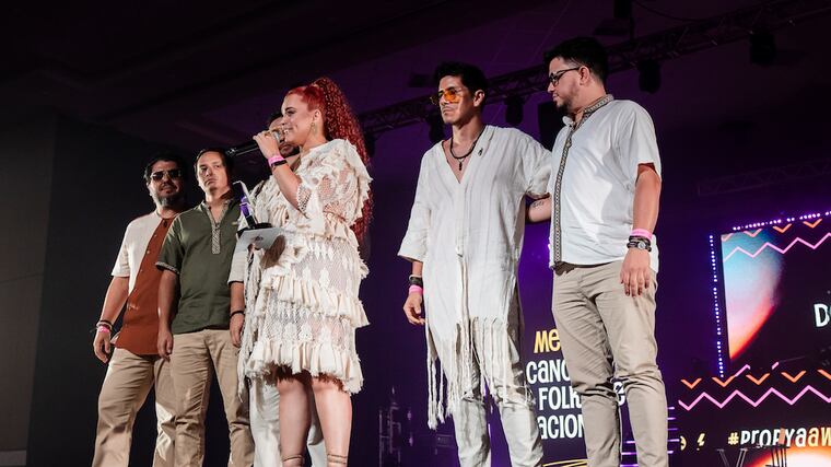 Melissa Hicks y Tekove ganaron el premio a Mejor Canción de Folklore Nacional. Foto: Gentileza