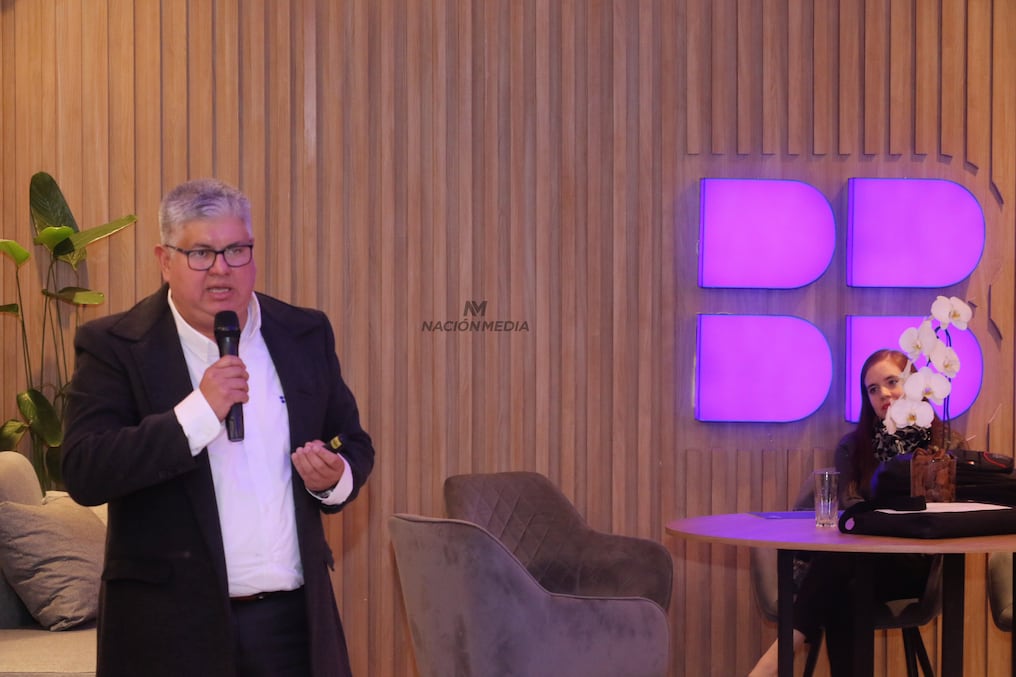 Joel López, gerente comercial de Banca Empresas de Banco Basa, presentó el nuevo producto financiero de la entidad. Foto: Emilio Bazán
